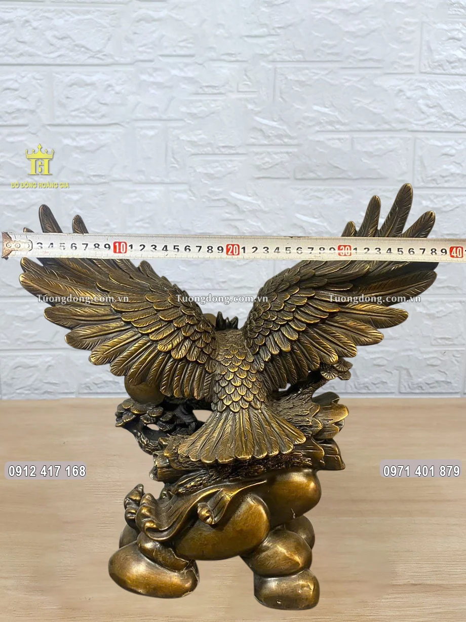 Kích thước chiều ngang của tượng đại bàng